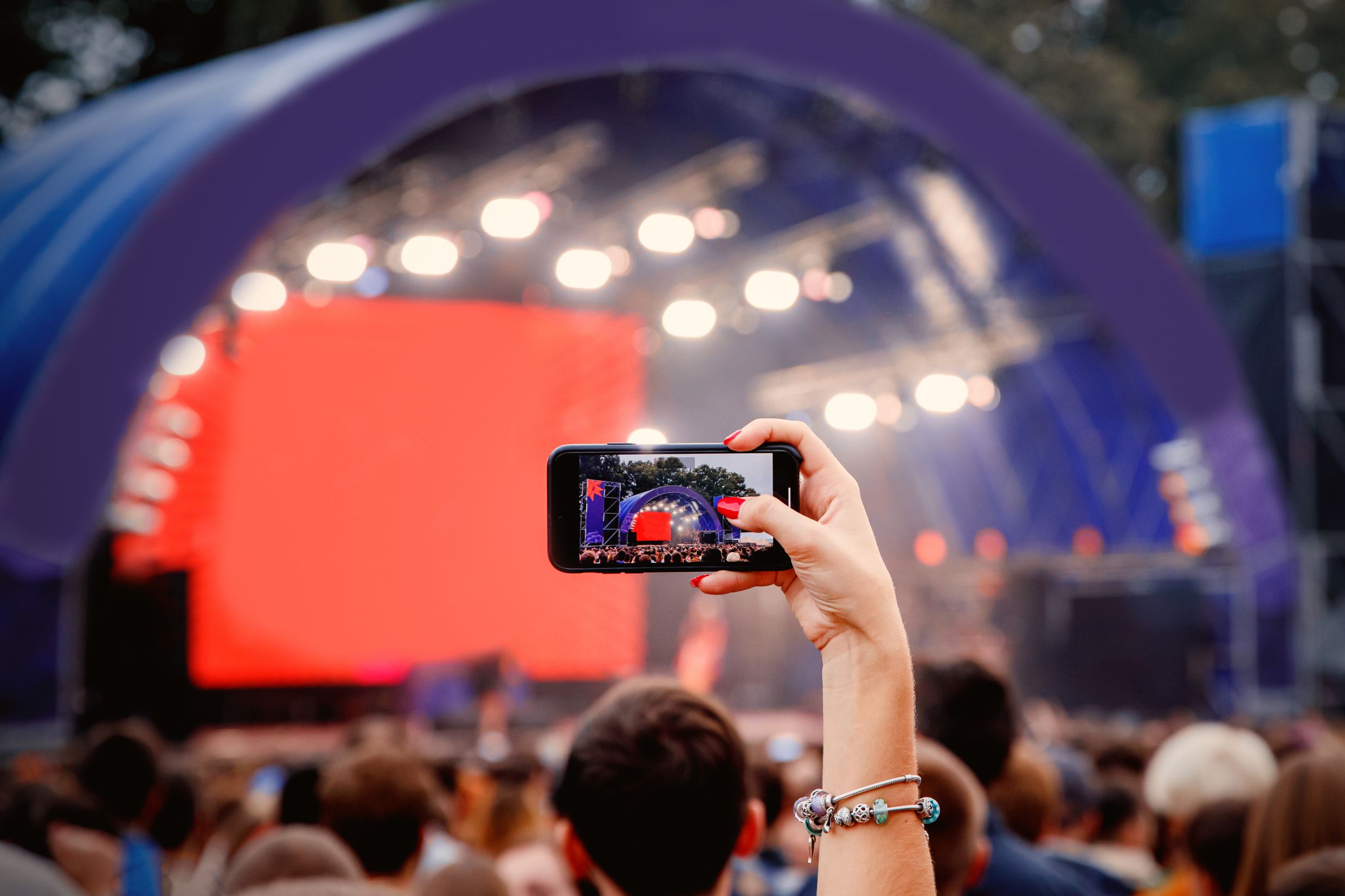 How Professional Power Amplifiers and LED Moving Head Lights Transform Live Events?