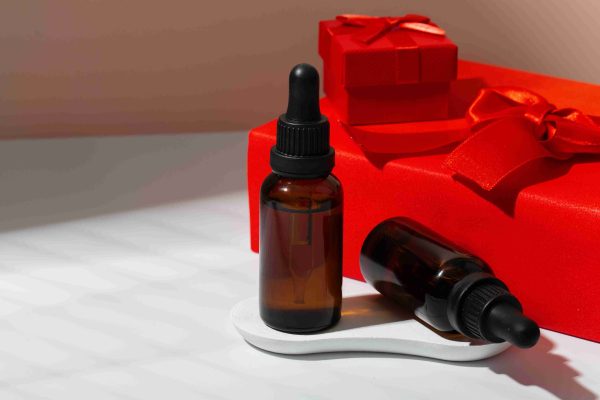 How Packaging Shapes Potency: The Science Behind Serums and Cosmetic Containers