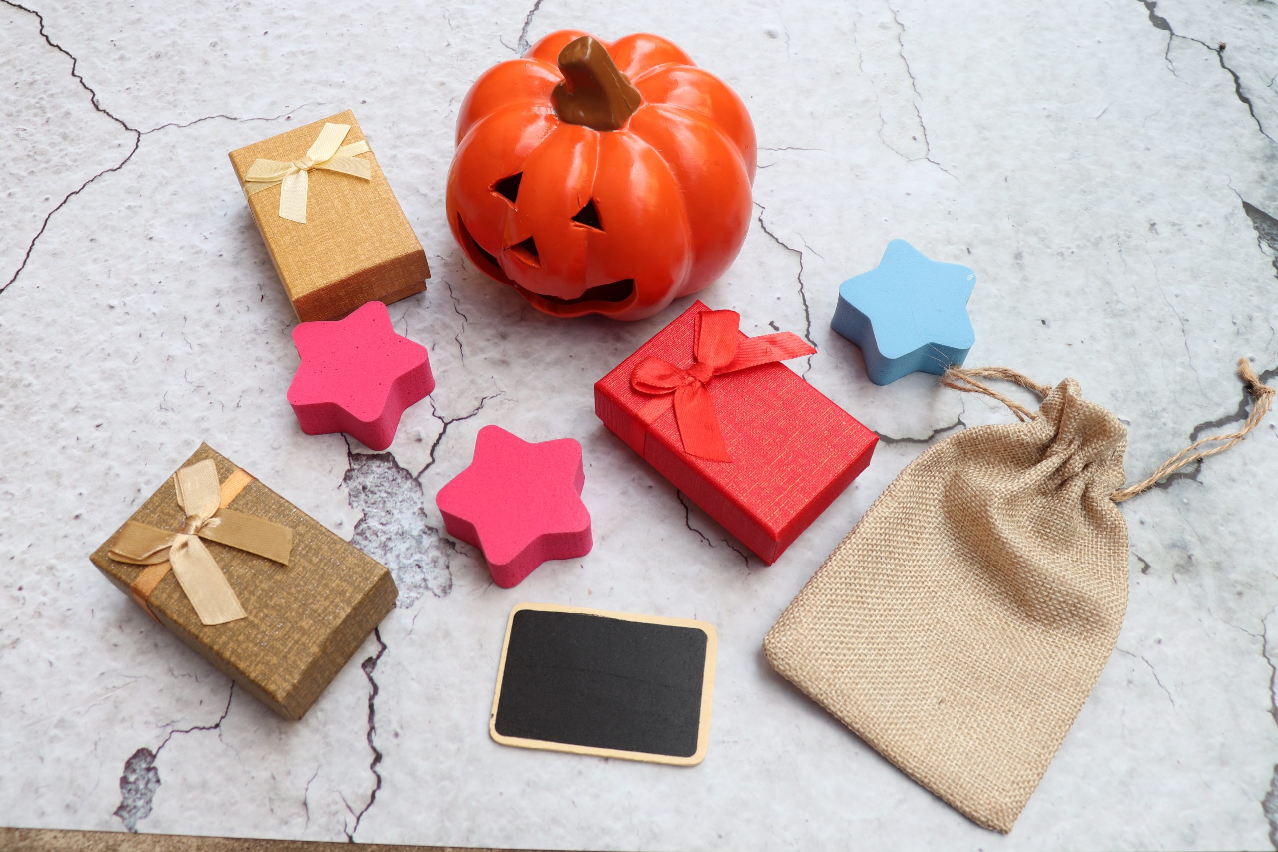 Seasonal Gifting and Retail Packaging: How Presentation Shapes Consumer Perception?