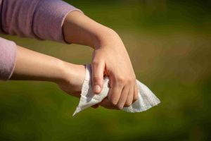 Sustainability in Everyday Essentials: Eco-Friendly Wipes and Refillable Storage in Focus